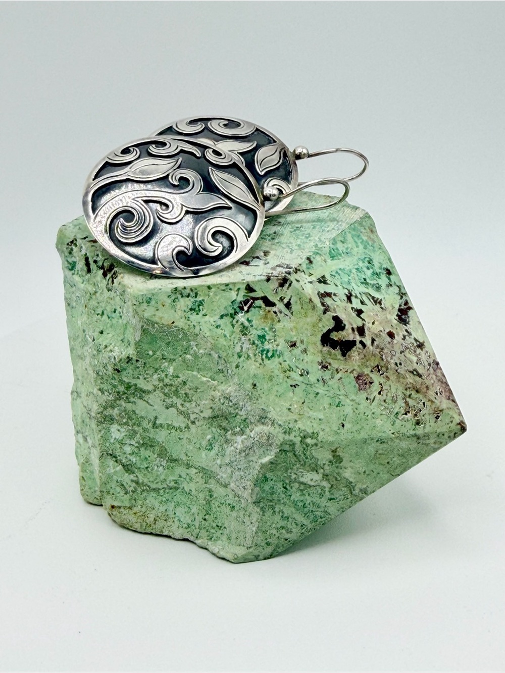 Silpada Rare HTF Sterling Silver Oxidized Etched Round Locking Earrings - Nepal